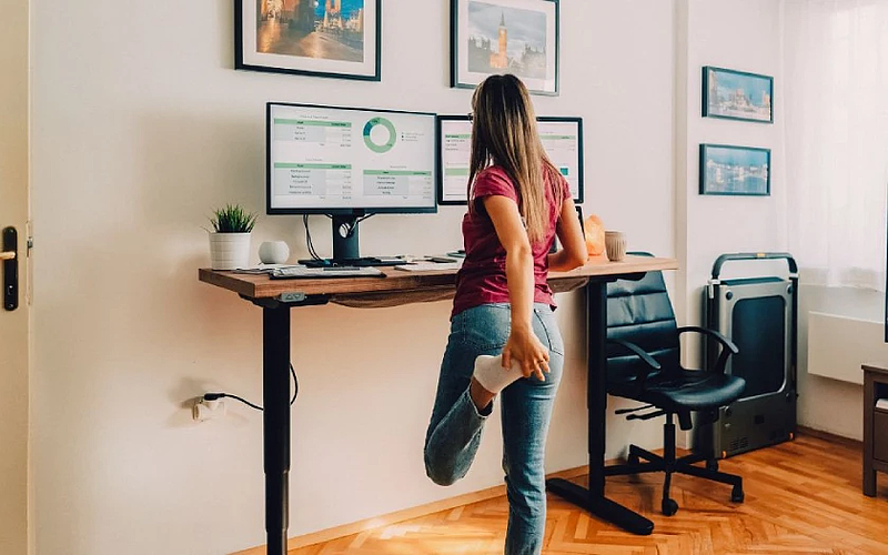 Standing Desks & Spinal Support: Tips for Smarter Use